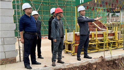 向誠、石鎮(zhèn)槐暗訪工程項目建設和企業(yè)運營管理工作